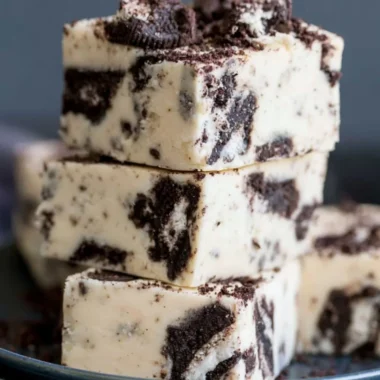 Delicious cozy Oreo fudge with chocolate and Oreo cookies in a pan