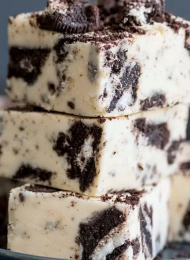 Delicious cozy Oreo fudge with chocolate and Oreo cookies in a pan