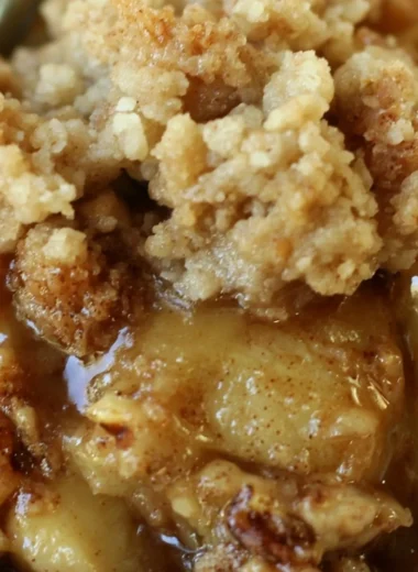 Delicious apple pear walnut crisp topped with crunchy walnuts and spices.