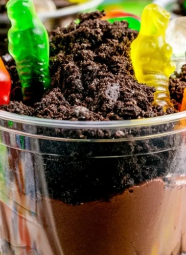 Delicious dirt cups dessert recipe with chocolate and gummy worms