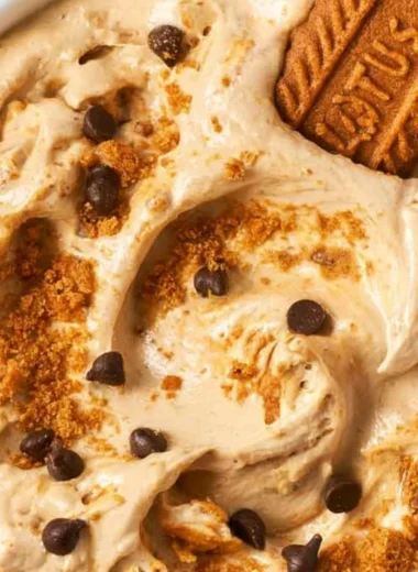 Delicious homemade Biscoff dip made with marshmallow fluff for fruits